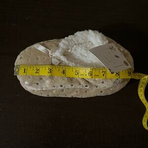 The Cozy Corner Club Foil Cozies Star Slippers Tan Silver White S/M 6-7.5